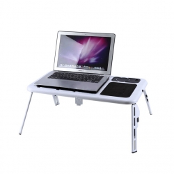 Laptop stôl so zabudovaným ventilátorom, držiakom pohárov