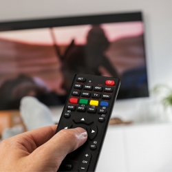 Univerzálny diaľkový ovládač k TV - k 250+ typom - čierny - 2 x AAA